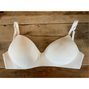 Victoria's Secret Smooth White 32D T-Shirt Lightly Lined Wireless Bra
